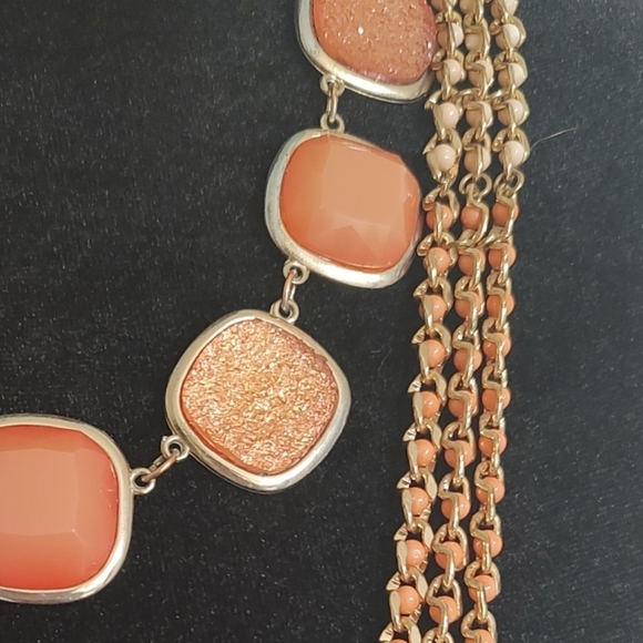 Coral necklace ensemble - Picture 2 of 3